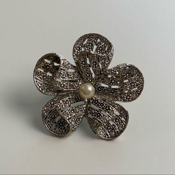 Large Silver Toned Textured Flower with Pearl Center Adjustable Statement Ring - Picture 5 of 9
